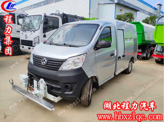 湖北程力專用汽車有限公司長(zhǎng)安路面養(yǎng)護(hù)車做城市環(huán)境好幫手！